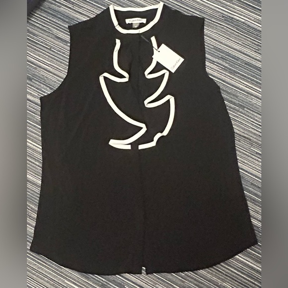 🆕Calvin Klein Size M Women’s Black Sleeveless White Trim Ruffle Front Top - Picture 4 of 9